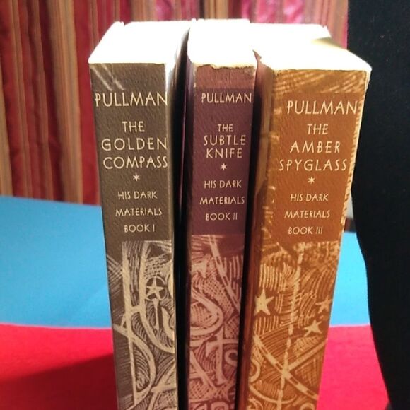 Philip Pullman His Dark Materials Book 1-3 Soft Cover Series Copyright 2002 - Picture 1 of 9